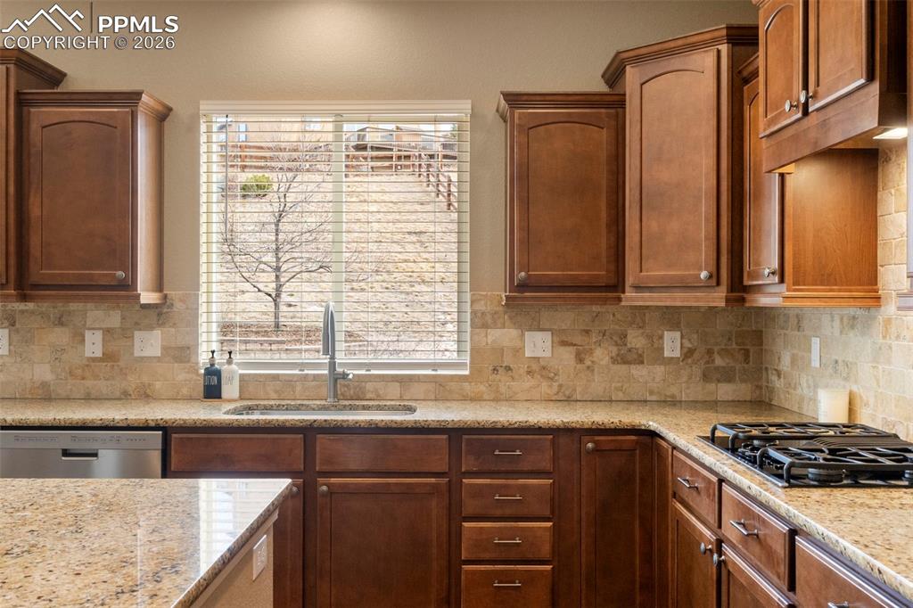 Image 13 of 49: Kitchen