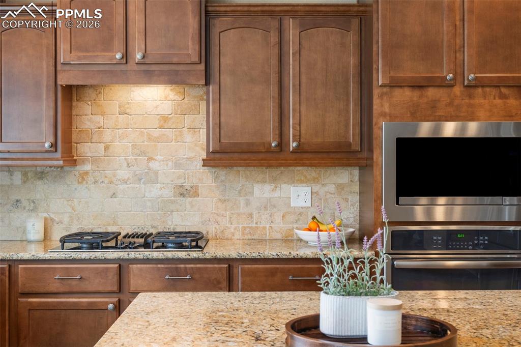 Image 14 of 49: Kitchen