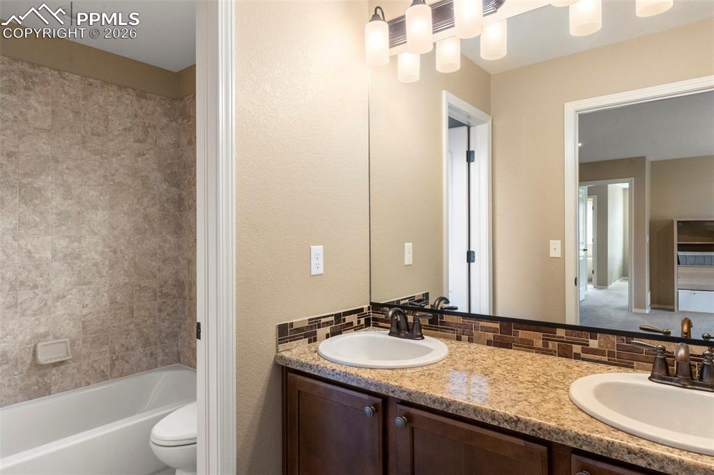 Image 26 of 49: Bathroom