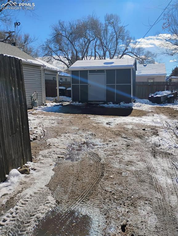 Image 15 of 25: cottage parking area