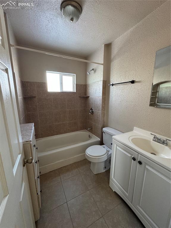 Image 5 of 25: bathroom main house