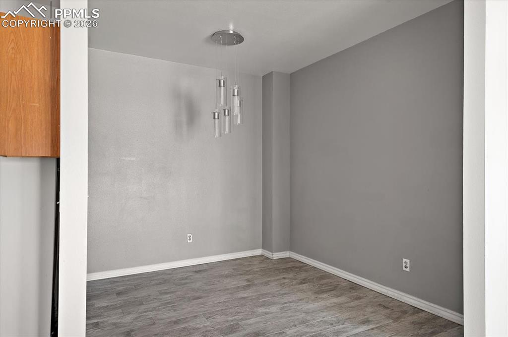 Image 11 of 19: Dining Area