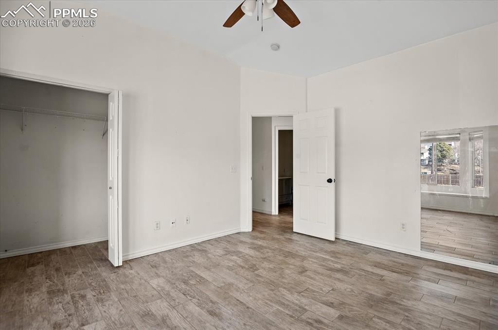 Image 16 of 19: Bedroom