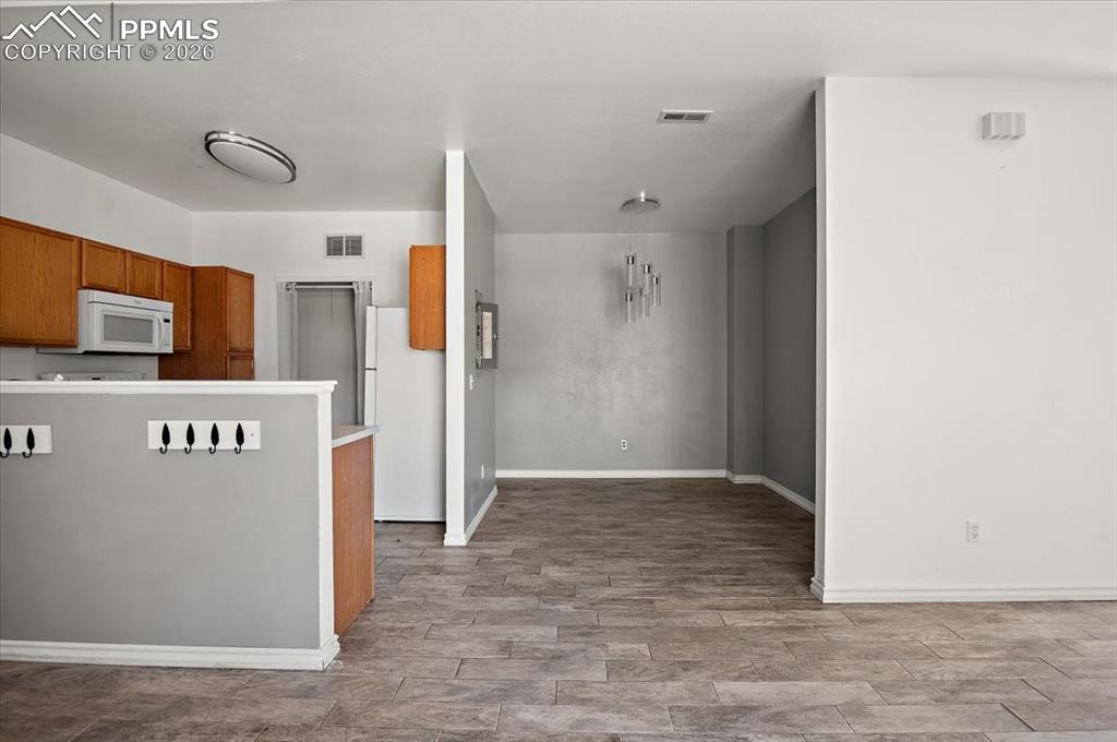 Image 5 of 19: Kitchen