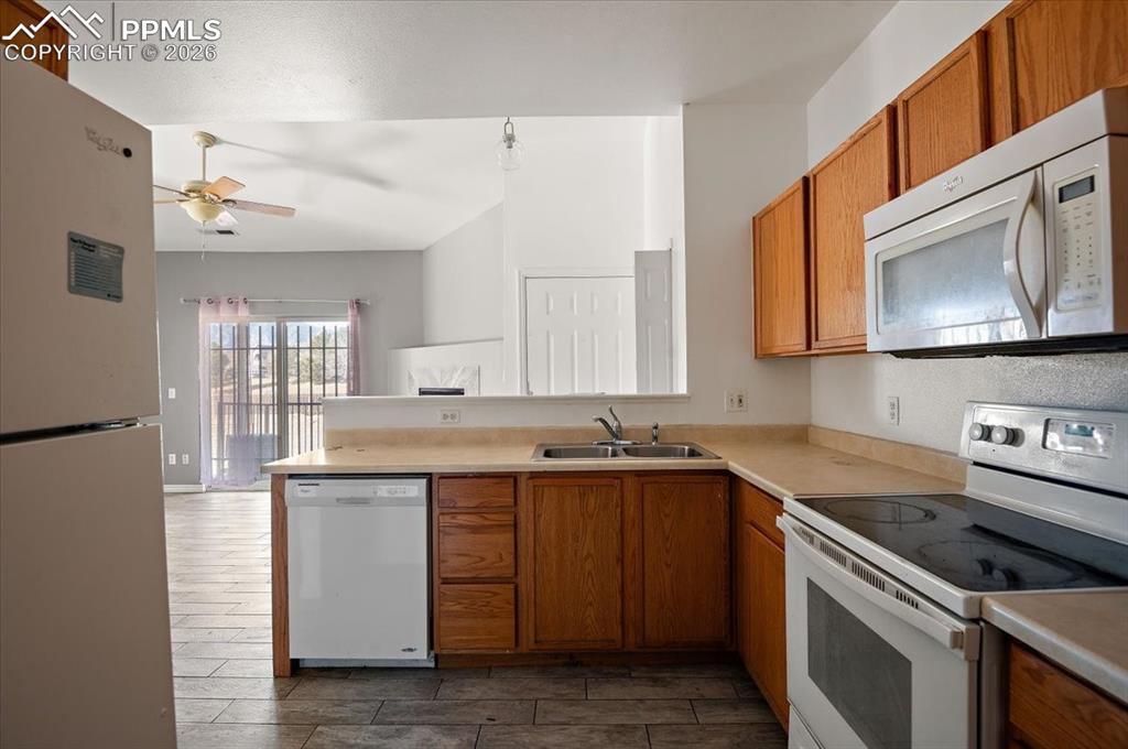 Image 8 of 19: Kitchen