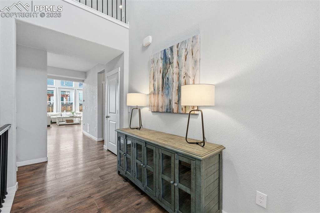 Image 4 of 41: Open entryway