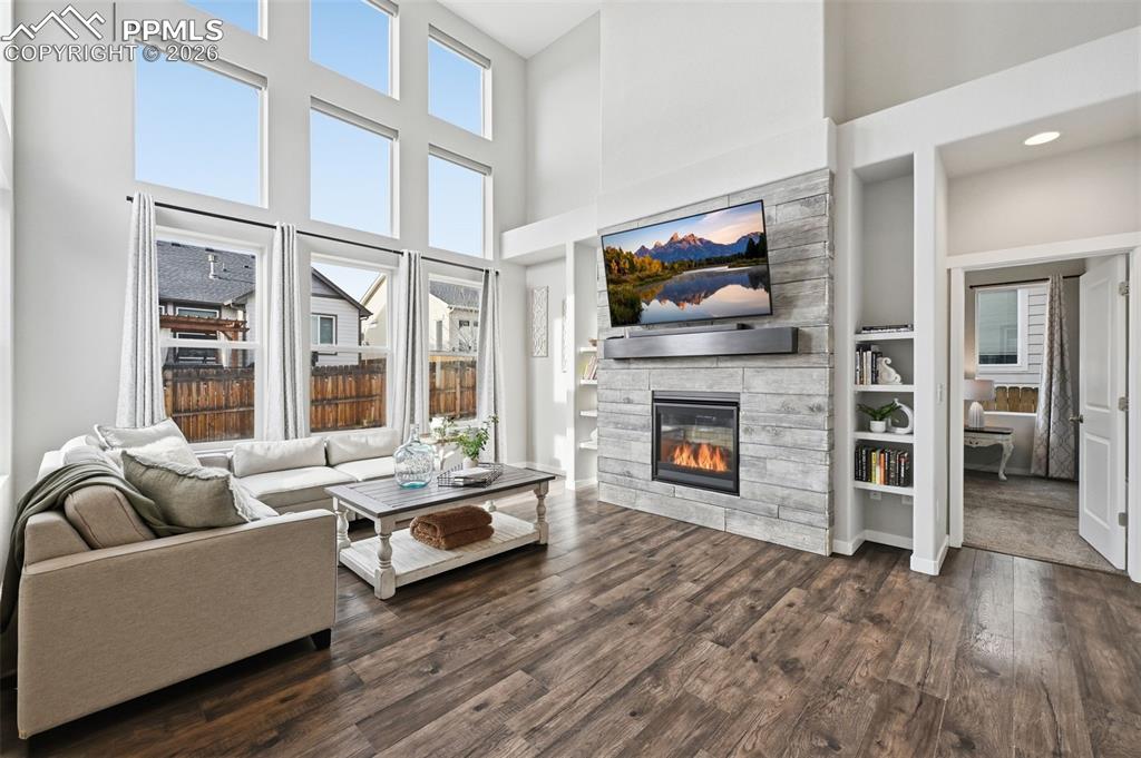 Image 6 of 41: Large great room with 2-story tall windows