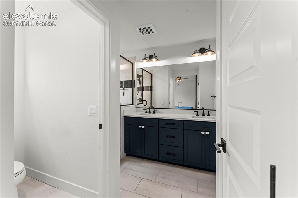 Image 21 of 29: Bathroom