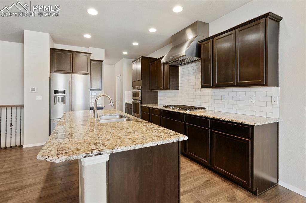 Image 15 of 44: Kitchen