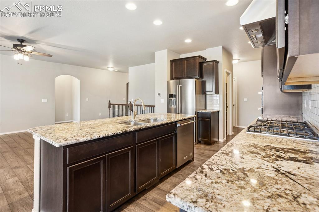 Image 16 of 44: Kitchen