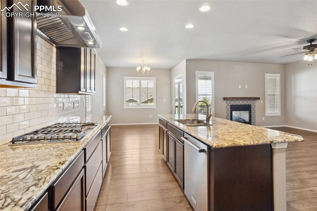 Image 17 of 44: Kitchen