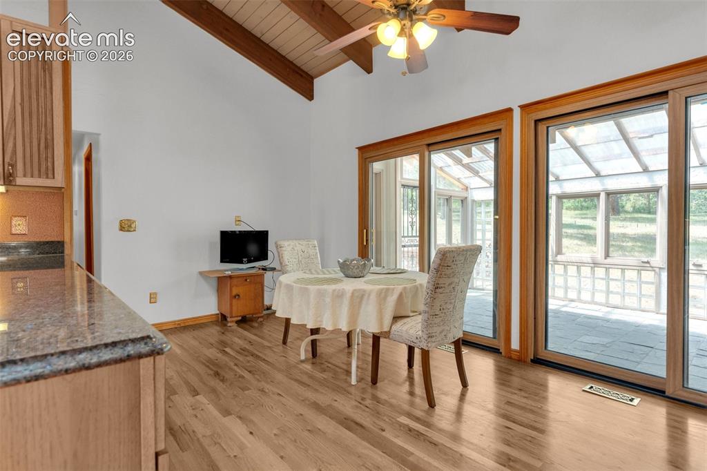 Image 12 of 50: Dining Area