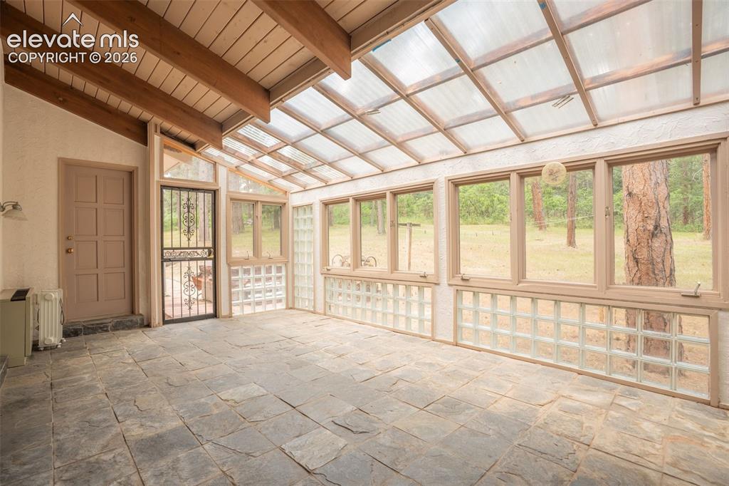 Image 14 of 50: Sun Room