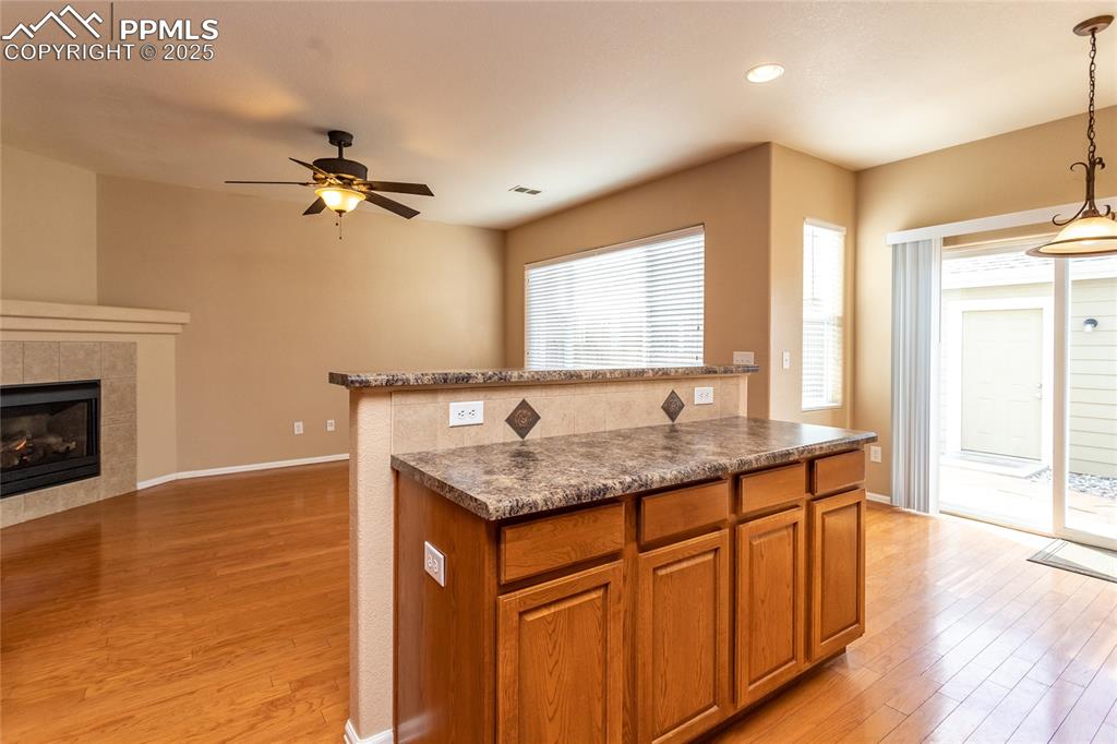 Image 16 of 50: Kitchen