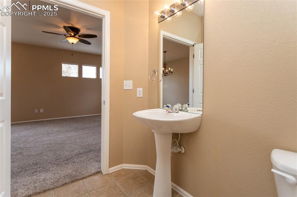 Image 19 of 50: Bathroom