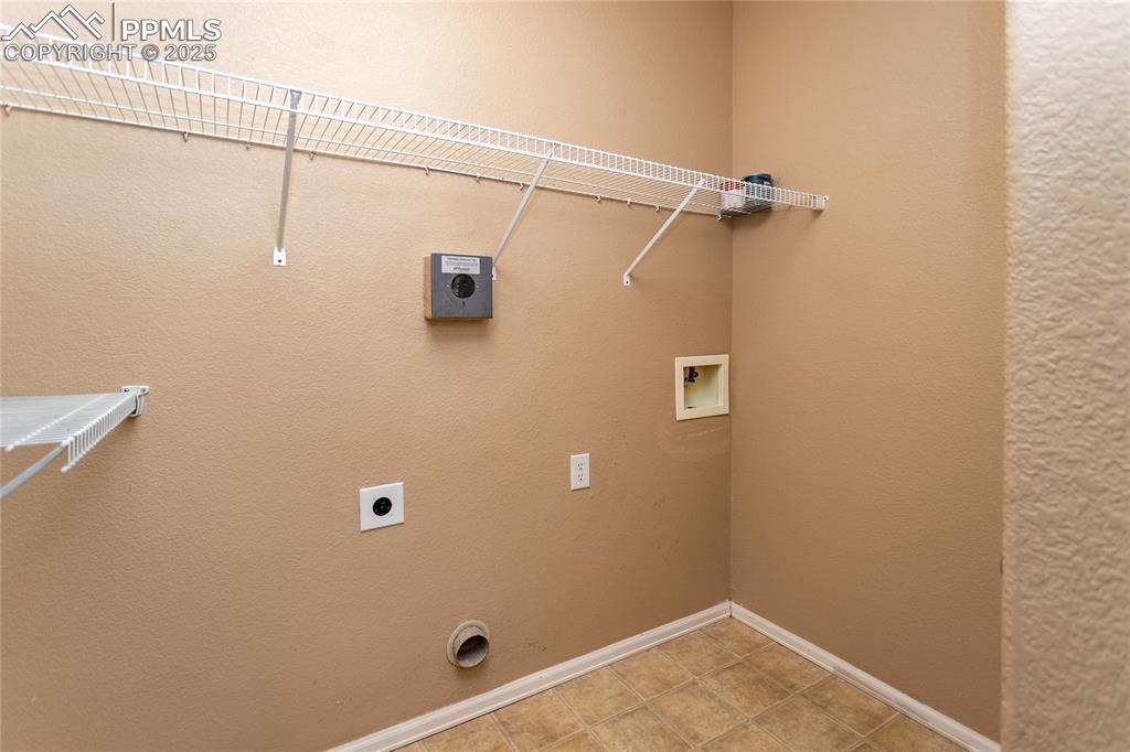 Image 20 of 50: Laundry