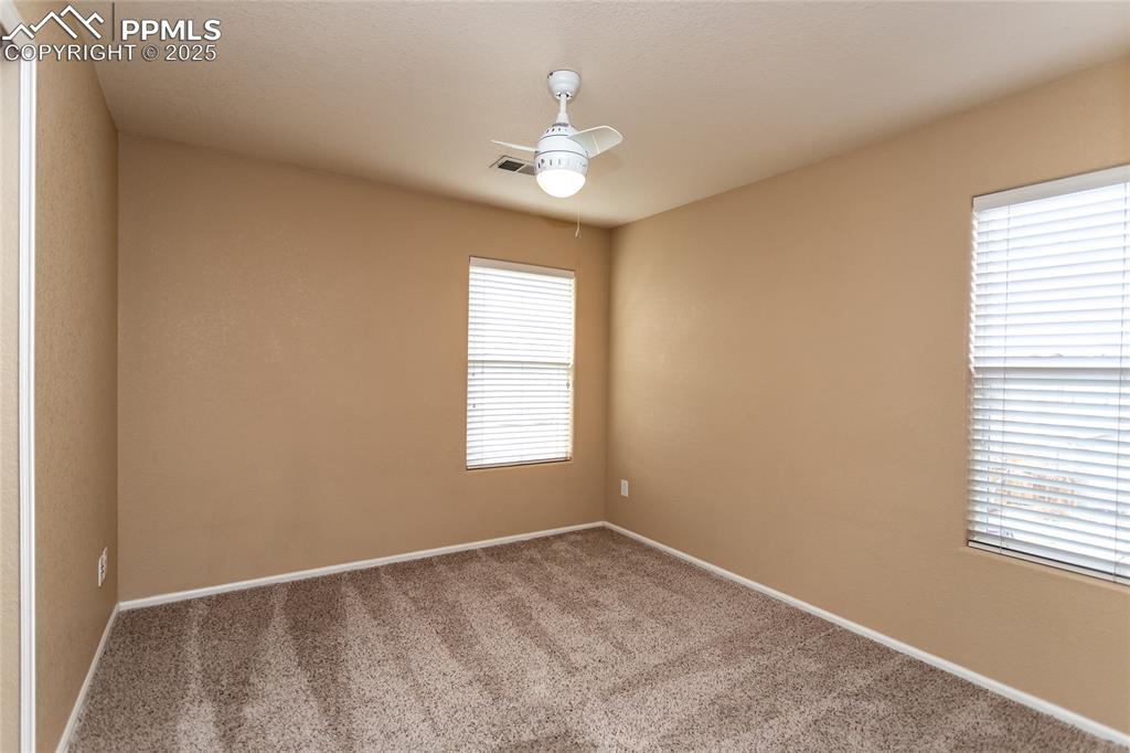 Image 38 of 50: Bedroom