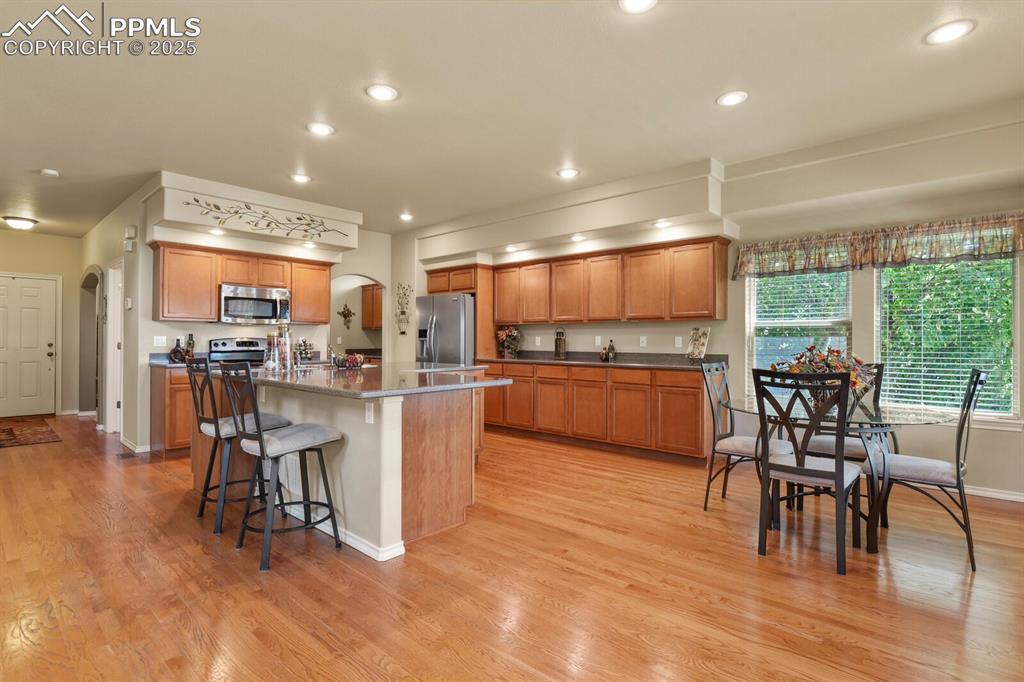 Image 12 of 50: Kitchen