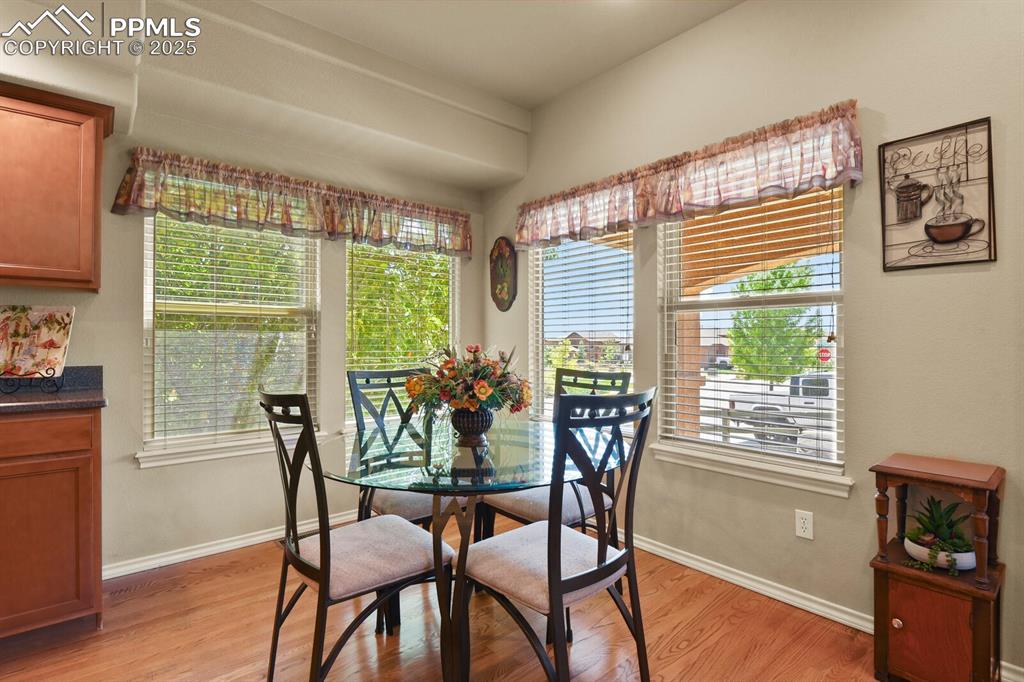 Image 15 of 50: Dining Area