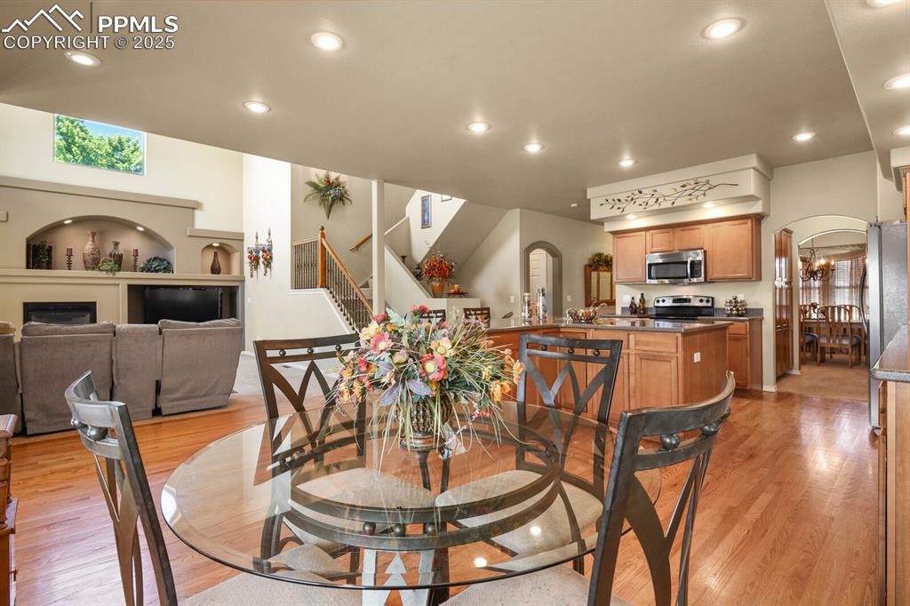 Image 17 of 50: Dining Area