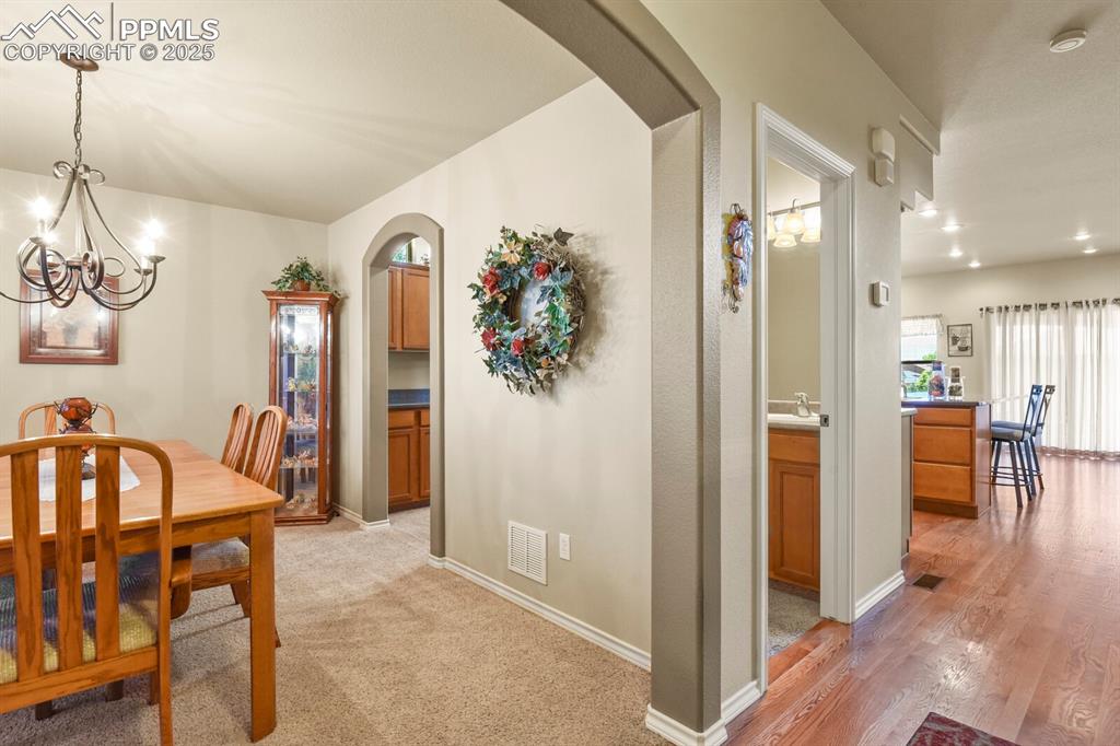 Image 6 of 50: Dining Area