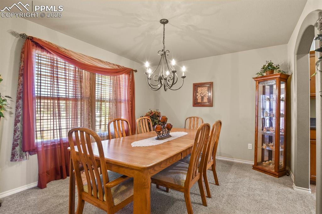 Image 7 of 50: Dining Area