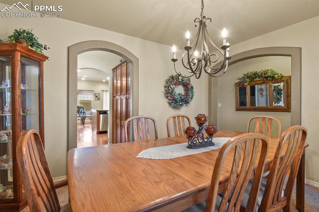Image 8 of 50: Dining Area