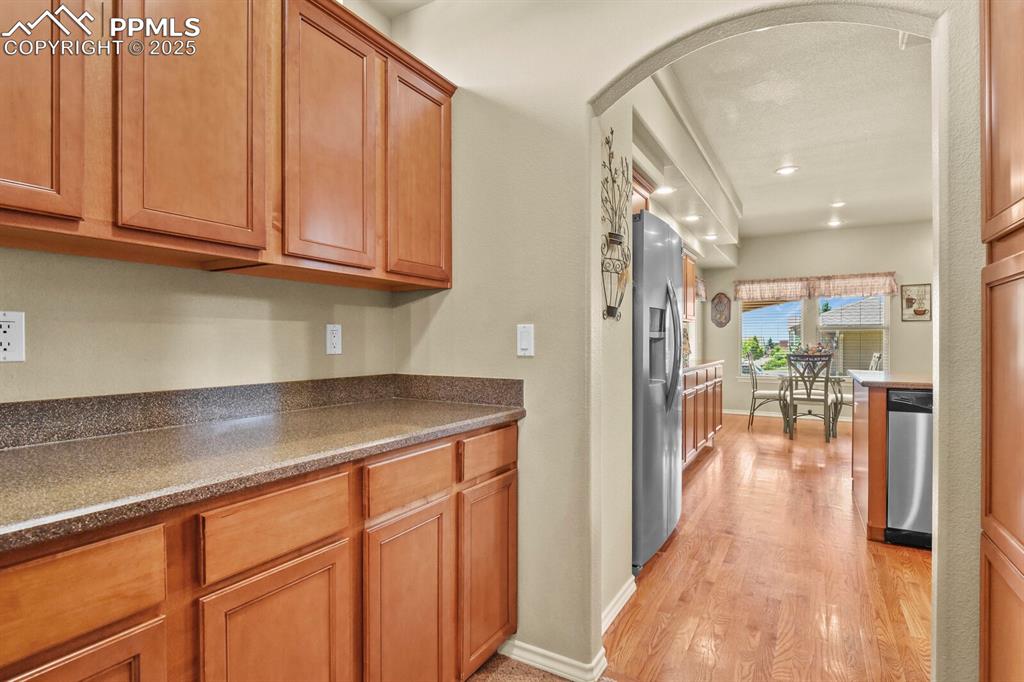 Image 9 of 50: Kitchen