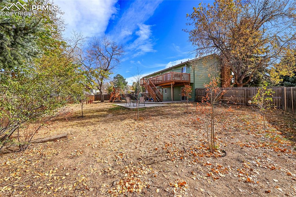 Image 38 of 45: Yard