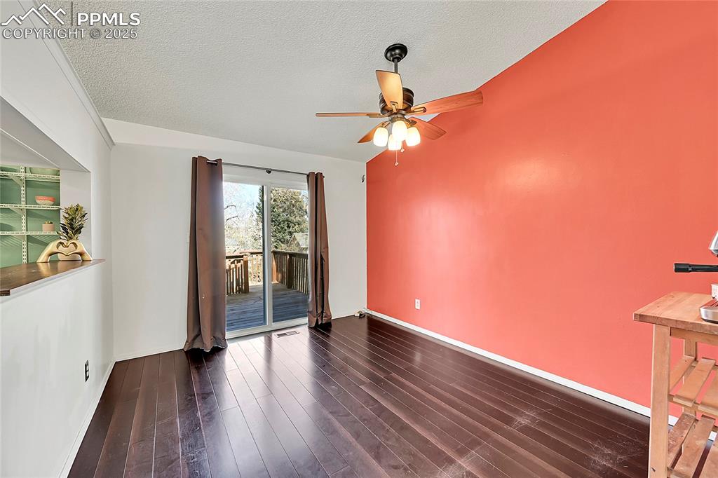 Image 9 of 45: Dining Area