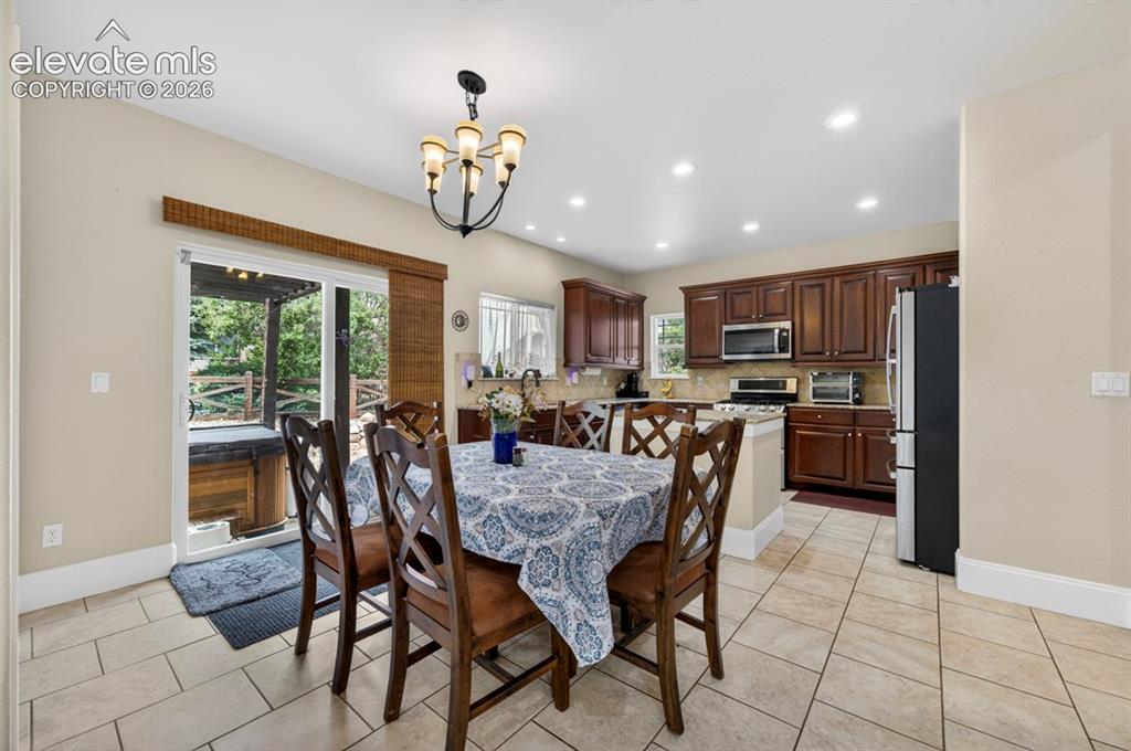 Image 13 of 43: Dining Area