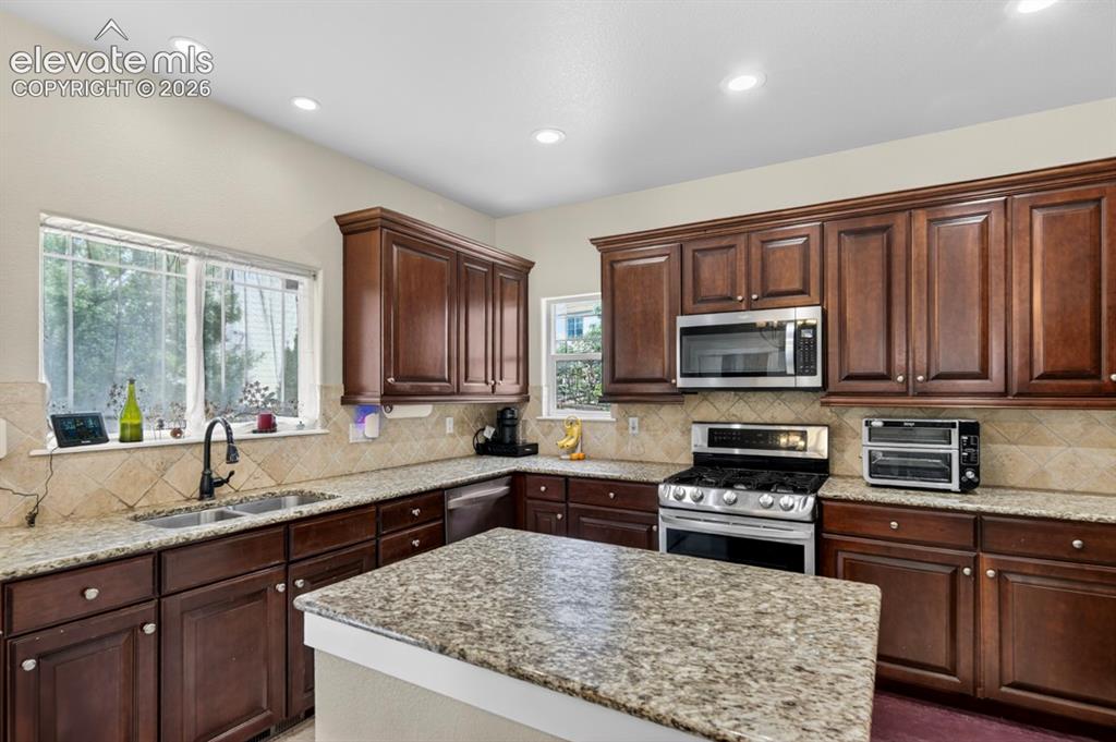 Image 15 of 43: Kitchen