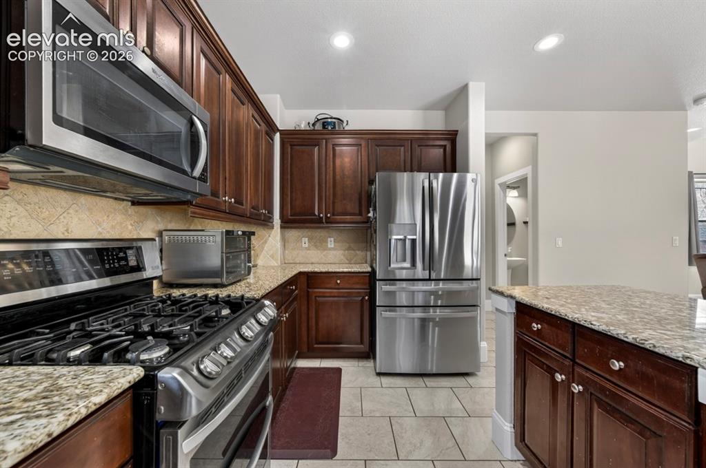 Image 16 of 43: Kitchen
