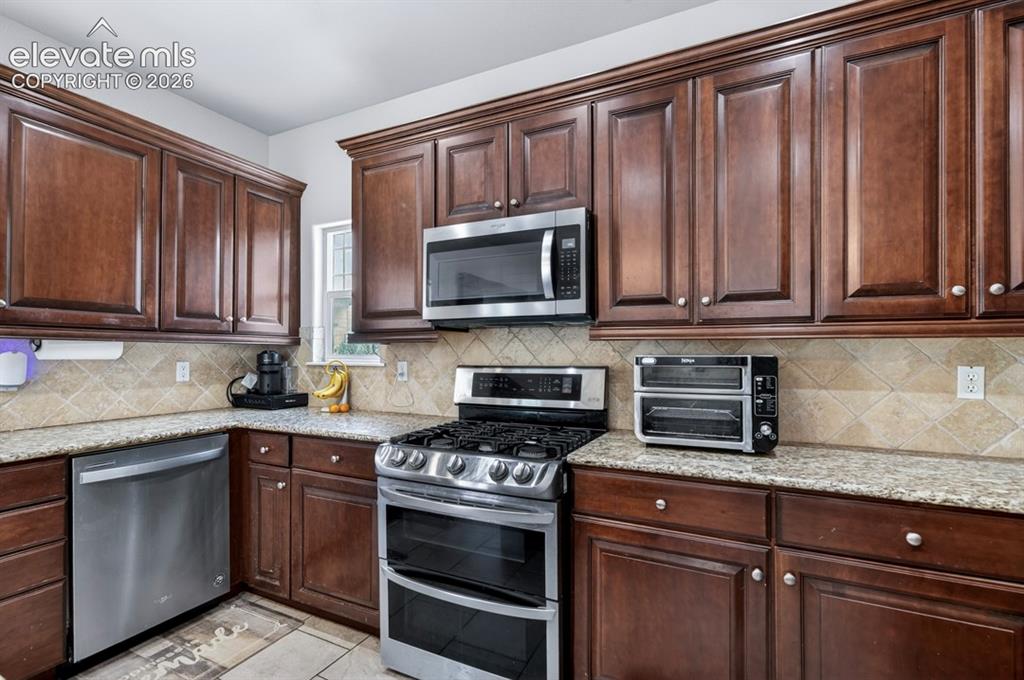 Image 18 of 43: Kitchen