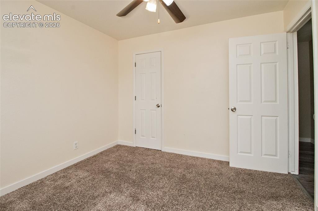 Image 16 of 19: Bedroom