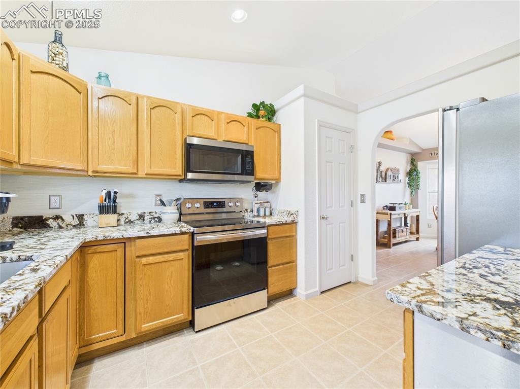 Image 11 of 42: Kitchen