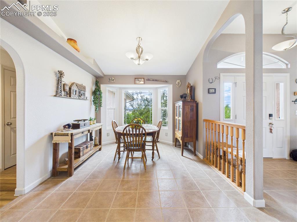 Image 12 of 42: Dining Area