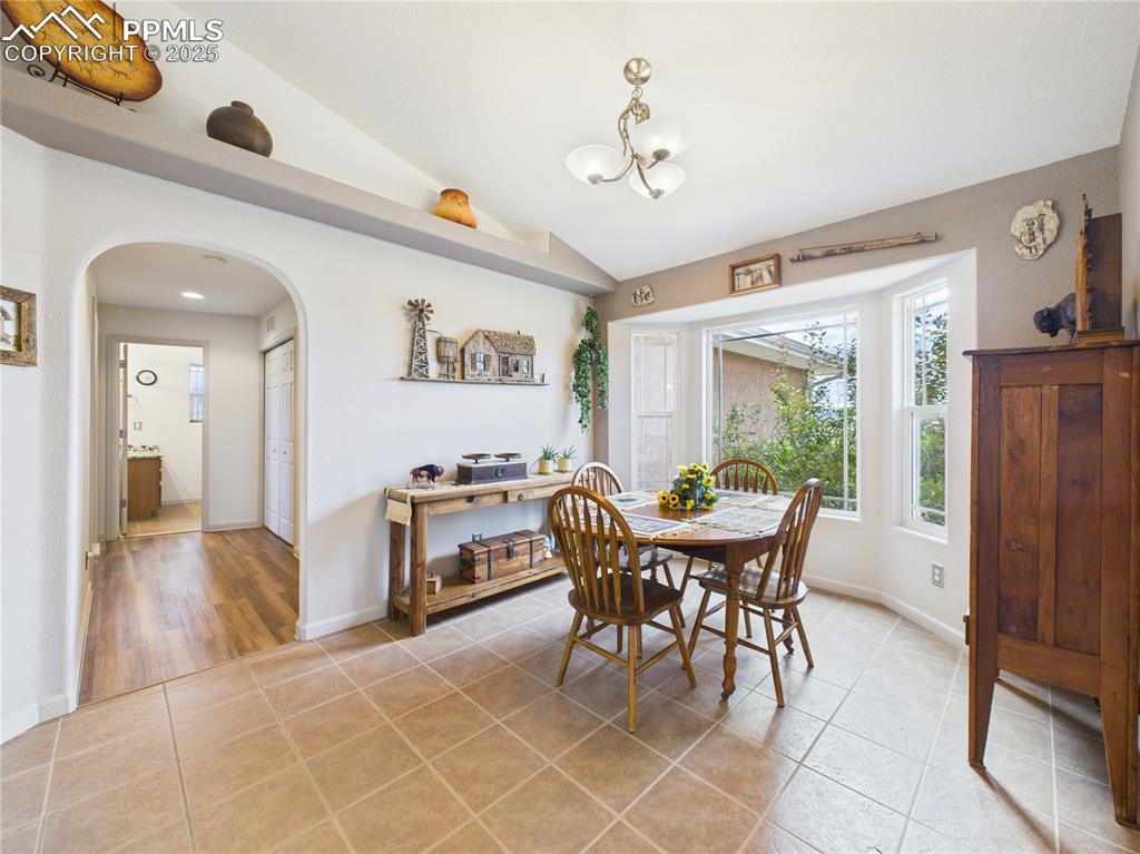 Image 13 of 42: Dining Area