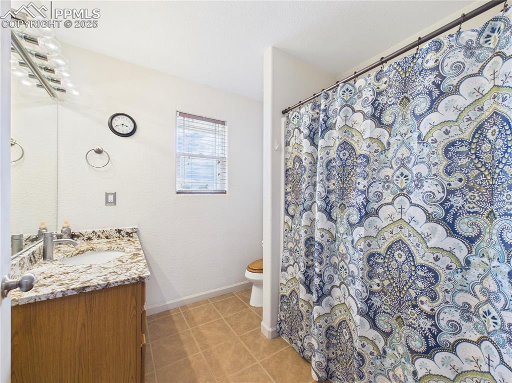 Image 21 of 42: Bathroom