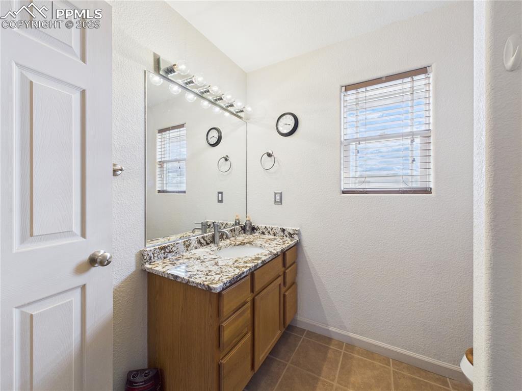 Image 22 of 42: Bathroom