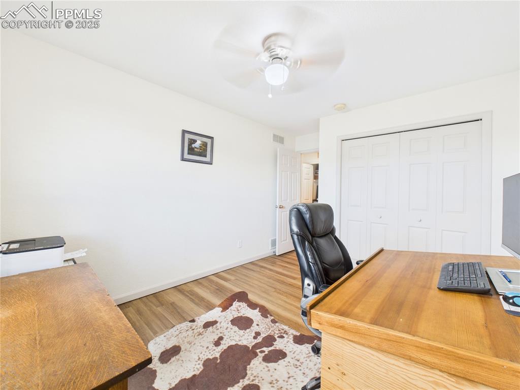 Image 26 of 42: Office