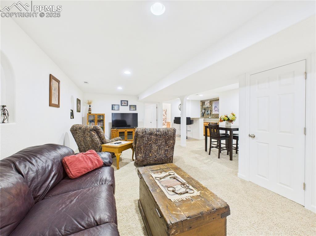 Image 27 of 42: Living Room