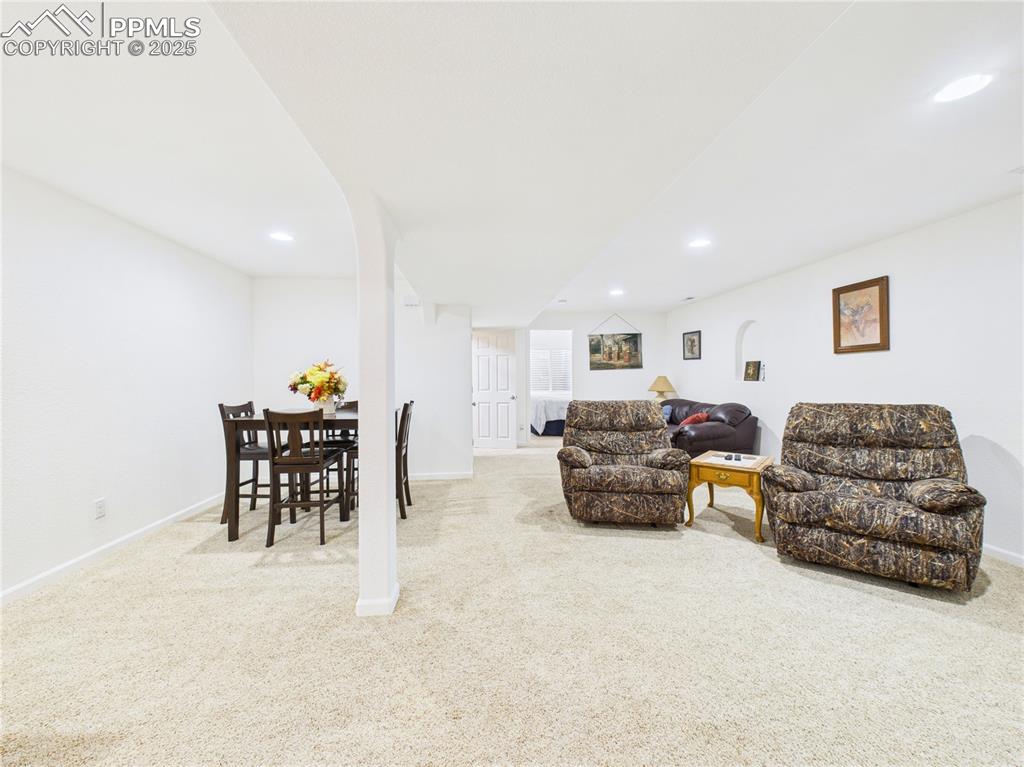 Image 28 of 42: Living Room