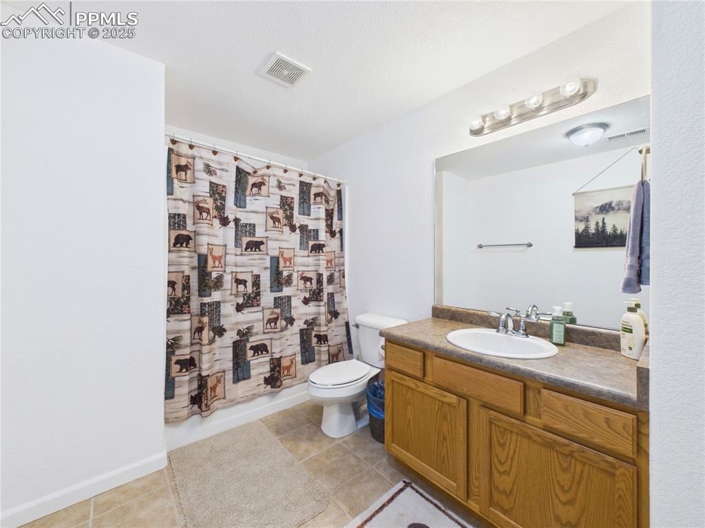 Image 31 of 42: Bathroom