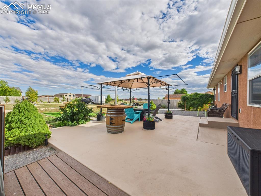 Image 38 of 42: Patio