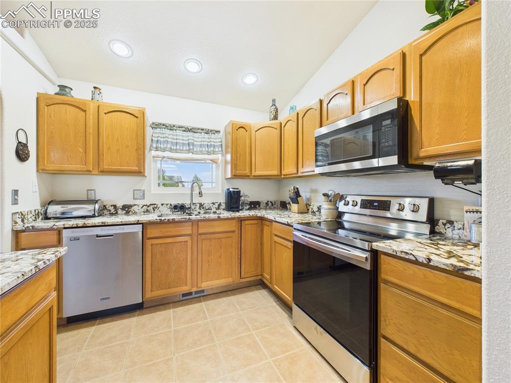 Image 9 of 42: Kitchen