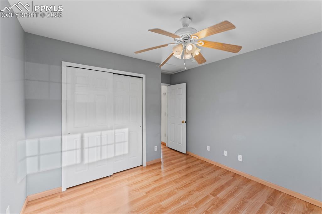 Image 34 of 39: Bedroom