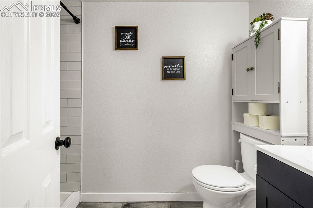 Image 25 of 34: Bathroom