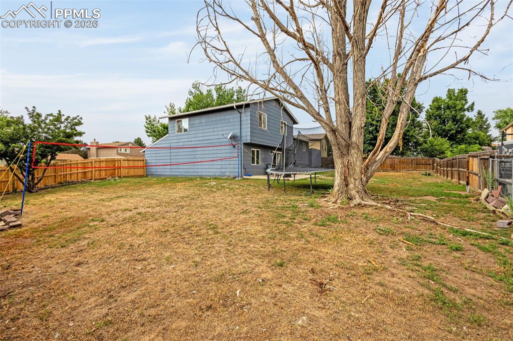 Image 28 of 34: Yard