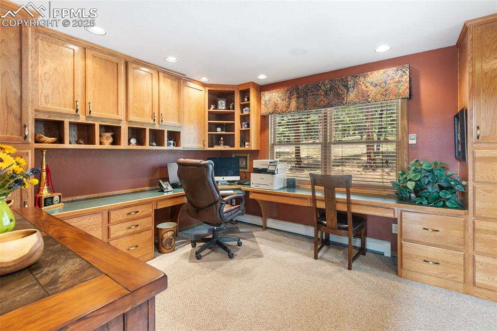 Image 18 of 49: Office